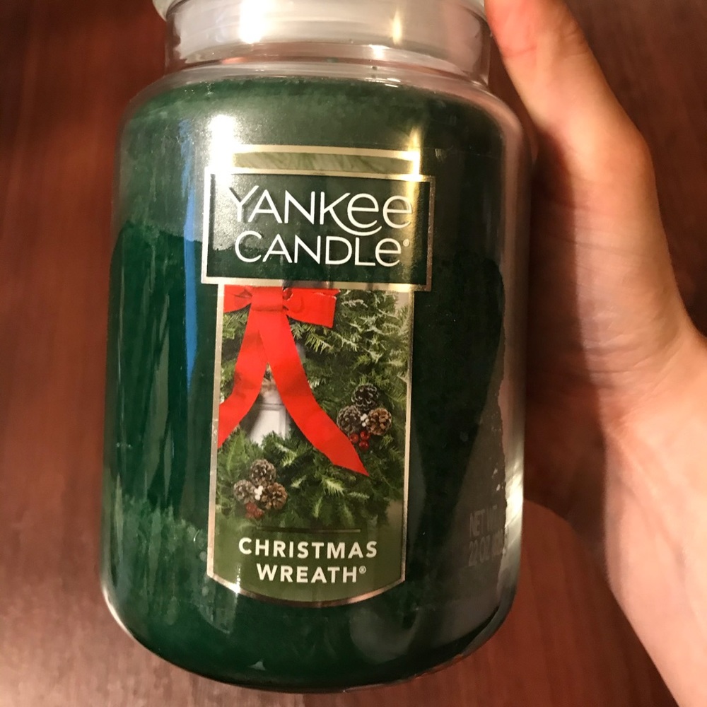 Yankee Candle in Christmas Wreath